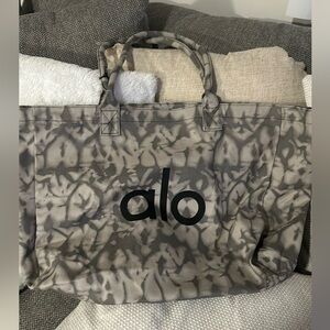 Alo tote handbag
